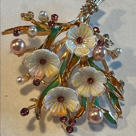 Flower Bouquet Brooch w/Pink & White Pearls and Crystals Gold Tone Setting NEW - Picture 2 of 5